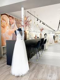Wir haben hunderte von brautkleidern in limitierter auflage die in den größen. Brautmoden Sam S Brautkleider Enschede Wir Uber Uns