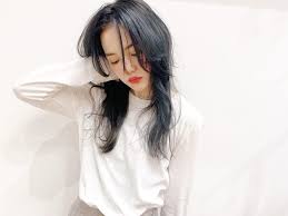 ネオロングウルフ 進化したウルフヘア 70 sブーム再来かな violet バイオレット 青山 表参道 名古屋栄 横浜の美容室 ロングウルフ ヘアスタイリング ウルフ ヘア