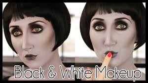 Black And White Halloween Makeup Ideas This Greyscale Halloween Makeup Looks Like You Re In A Black And White Photo It Doesn T Require Any Specia Movie Makeup Halloween Makeup Tutorial White Makeup