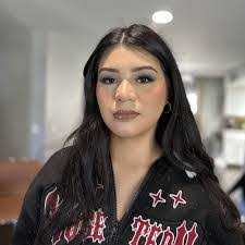 Ana Landeros's Instagram, Twitter & Facebook