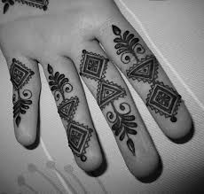 Black And White Henna Pinterest Alexandrahuffy Finger Henna Designs Hand Henna Henna Tattoo Designs