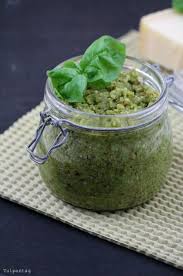 Grunes Pesto Mit Mandeln Und Basilikum Tulpentag Der Blog Grunes Pesto Pesto Pesto Selber Machen