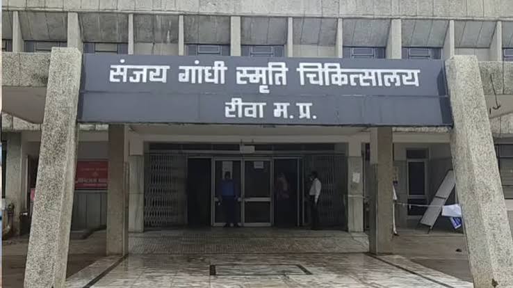 रीवा के संजय गांधी अस्पताल में लगी आग, आईसीयू वार्ड में घुसा धुआं