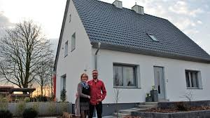Je kleiner die zahl, desto energieeffizienter ein haus und desto besser die konditionen der förderung. Siedlungshaus Wird Energiesparwunder Wallenhorster Bringen 60er Jahre Haus Auf Kfw 70 Standard