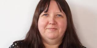 Y profiad o golli rhywun