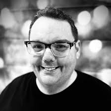 Introduction of a tenor and artistic director in a choir group