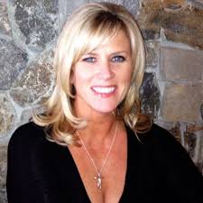 Beth Hennessy (@BethHennessy19)