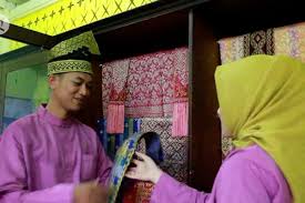 Contoh soal budaya melayu riau kelas 9. Melestarikan Budaya Melayu Riau Lewat Tenun Songket Siak