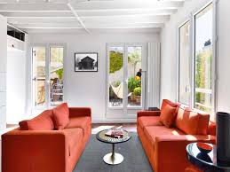 Le orange est une couleur puissante qu'il faut canaliser. Quelles Couleurs Avec Le Gris Au Salon