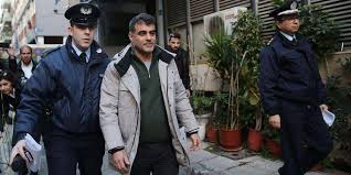 Καταζητείται ο κώστας βαξεβάνης με… εντολή φουρθιώτη. Ba3ebanhs Apolambanw Poy Trexoyn Na Kryftoyn Sta Lagoymia Toys Eretikos Gr