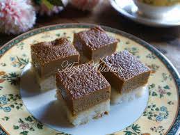 Kalau balik kampung, sekaya telur adalah antara makanan yang saya mesti beli, jika ternampak terutama di bulan puasa. Kuih Pulut Sekaya Yang Sedap Azie Kitchen