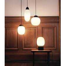 Cream Skandinavische Pendelleuchte Mit Opalglas Schirm Und Holzelement Pendelleuchte Esstischlampe Design Leuchten
