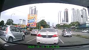 Kereta saya di langgar oleh orang yg keluar parking mengundur, pintu sedikit kemek dan kesan calar yg banyak. Watch Myvi Driver In Fatal Jb Accident Intoxicated Lacked License