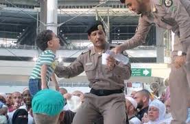 اعتداءات على جازان ونجران وغارات جوية لردع هجمات الحوثيين. Ø£Ø®Ø¨Ø§Ø± Ø§Ù„Ø³Ø¹ÙˆØ¯ÙŠØ© Pe Twitter ØµÙˆØ±Ø© Ø±Ø¬Ø§Ù„ Ø§Ù„Ø£Ù…Ù† ÙÙŠ Ø§Ù„Ø­Ø±Ù… Ø§Ù„Ù…ÙƒÙŠ ÙŠÙ†Ù‚Ø°ÙˆÙ† Ø·ÙÙ„ Ø£Ø¹ÙŠØ§Ù‡ Ø§Ù„Ø¹Ø·Ø´ ÙÙŠ ØµØ­Ù† Ø§Ù„Ù…Ø·Ø§Ù Ù…ÙƒØ© Ø§Ù„Ø³Ø¹ÙˆØ¯ÙŠØ© Ù…ÙƒØ© Ø§Ù„Ù…ÙƒØ±Ù…Ø© Http T Co Znbieqka5a