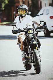 Pin By Kevin Roldan3 On Caricaturas De Famosos In 2021 Justin Bieber Lockscreen Justin Bieber Supermoto
