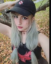 Kitty Lilly's Instagram, Twitter & Facebook