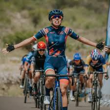 Daniela gaxiola bajaba del podio con su medalla de bronce cuando una voluntaria le pidió tomarse una foto a su lado. Antonieta Gaxiola Facebook