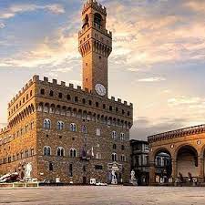 Its function was to become the residence and workplace of the officials of the republic, so it has several rooms, each with a unique personality. Palazzo Vecchio Florenz Aktuelle 2021 Lohnt Es Sich Mit Fotos Tripadvisor
