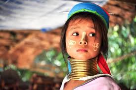 ငယ်ငယ်က တီဗီထဲက ထွက်လာတဲ့ သရဲမကား၊ ဒါမှမဟုတ် ရေတွင်းထဲက ထွက်လာတဲ့. Neck Elongation Rare Facts Stories About It You Haven T Heard