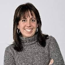 Lara Egan's Instagram, Twitter & Facebook