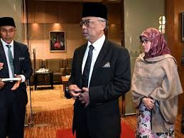 Oh ini toh, maaf bu saya nggak sengaja. Tengku Abdullah Naik Takhta Sultan Pahang Dimasyhurkan 15 Januari