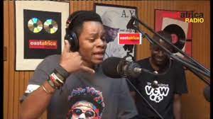 Coyo rapa kutoka mwanza a akizitumia dakika zake 10 za maanganizi ndani ya planet bongo. Coyo Dakika 10 Za Maangamizi Coyo Dakika 10 Za Maangamizi Audio Mp3 Gratis Music Video Tv Radio Zone Dakika 10 Za Maangamizi Coyo Planet Bongo