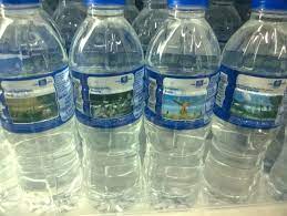 Selain itu, air mineral tidak melalui proses kimia sehingga kaya akan dengan kata lain, perbedaan air mineral dan demineral yaitu air demineral tidak mengandung mineral. Adakah Salah Jika Logo Halal Diletakkan Pada Label Botol Air Bersama Tuhan Hindu