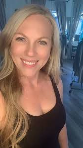 How gorgeous is Debbie?! ✨ She thought she'd have to head into Ottawa to  find an outfit for an upcoming event… but then she spotted this stunning  Angela Mara top — and