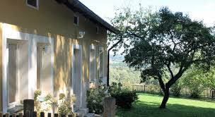 Home garden le da la bienvenida. Hrusen House Milire Estate Com