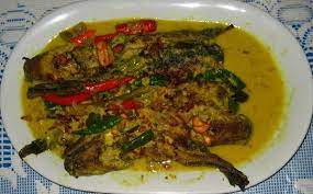 Isi dengan 2 sendok teh minyak bekas gorengan lele. Resep Mangut Lele Goreng Pedas Khas Bantul
