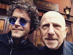 Questo l'esito delle ultime elezioni per 17 posti in palio nel. E Lui Samuele Bersani Compie 49 Anni Ed E Irriconoscibile Ecco Come E Diventato