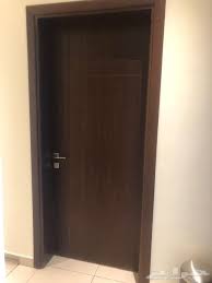 الوان ابواب خشب بني محروق