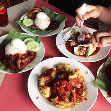 Restoran ini memang terkenal dengan nasi lemak ayam rendangnya, dan kak saleha (pemilik kedai) menggunakan resipi tradisi keluarganya untuk. Nasi Lemak Saleha Kuala Lumpur Restaurant Reviews Photos Phone Number Tripadvisor