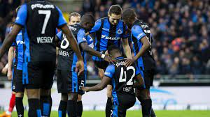 La ville voit naître son premier club de foot en 1891 sous le nom brugsche football club, ils prennent comme devise mens sana in. Le Fc Bruges Balaye Le Standard Et Reprend La 2eme Place Au Classement