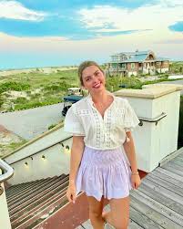 meetexecmonday is back🥳! Introducing our VP of Membership, Beth Kelsch.  Beth is a third year from Saint Simons Island, GA and is getting her B.S.  in Biology and B.S. in Psychology. Beth