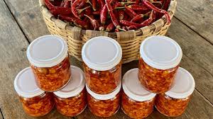 Peperoncino piccante calabrese, olio extra di oliva, sale e aceto. Come Fare A Casa La Crema Di Peperoncini Calabresi In Olio Di Oliva Extra Vergine Youtube