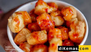Contoh stiker kemasan jajanan pedas | tren stiker kemasan lain selain label bulat adalah stiker berbentuk selotip. Ide Usaha Tahu Crispy Pedas Pake Desain Kemasan Kekinian