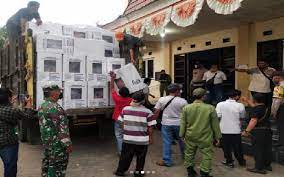 Kapolda kalsel juga memerintahkan anggotanya untuk patroli penuh selama 24 jam di daerah psu untuk menjaga ketertiban dan kedamaian di masyarakat. Vc Kzibom46shm