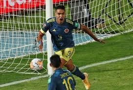 Al astro del barcelona por fin se le dio de tiro libre tras varios intentos en sus últimos partidos de la albiceleste. De James Rodriguez A Falcao Garcia Por Su Gol En Chile