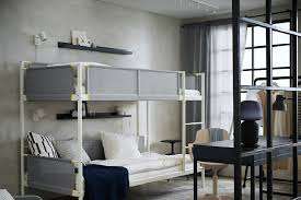 Da ikea letti a castello veri e propri se ne possono trovare in tre differenti modelli che, oltre a risolvere gli spazi nelle camere dei bambini, risultano indispensabili anche in ambienti unici come monolocali oppure open space. I Letti A Castello Ikea Guida Alla Scelta Design Mag