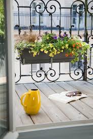 Composer Une Jardiniere De Fleurs Sur Son Balcon Cote Maison Bac a fleur et jardiniere. fleurs sur son balcon