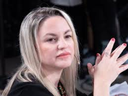La mujer, que en 2010 fue baleada y perdió a su bebé, recibió mensajes vía facebook. Nqjievxkwa1yxm