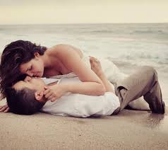 Kissing Couple On The Beach Hd Wallpaper Hug Images Happy Hug Day Images Hug Day Images