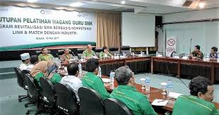 Disini kalian akan di didik menjadi siswa pilihan smkn 1 mojoanyar yang berbasis semimiliter yang selalu meningkatkan kedisiplinan, mental, tanggung jawab dan berjiwa korsa disetiap anggotanya. 66 Guru Selesai Ikuti Magang Di Pg Dalam Pt Petrokimia Gresik