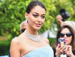 Dilan çiçek deniz'in çukur finalinde yer alacağı iddia edildi. Dilan Cicek Deniz In Milyonluk Mucevheri