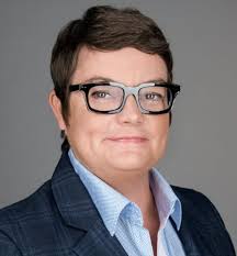 Kris Perry's Instagram, Twitter & Facebook