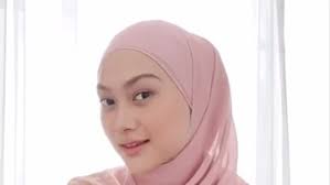 Tentang tutorial memasang kerudung yang trend untuk bentuk mukan. Cara Memakai Hijab Pashmina Terbaru Di 2020 Cocok Dipakai Ke Segala Acara