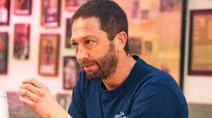 How The Bear Keeps Using A Famous Chicago Director To Secretly Shape  Richie's Character