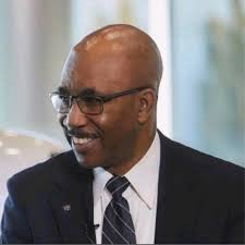 MARRIED PEOPLE, PLEASE COME AND ADVISE ME… IS THIS NORMAL? 🤔 When we were  dating, she used my towel, wore my boxers, and dressed in my t-shirts. She  would come over for