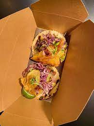 How to make baja style fish tacos at home? Nos Fameux Fish Tacos Les Accompagnements Sont Sujets A Changement Mais Ils Restent Toujours Aussi Bon Avec Leurs Filet D Aiglefin Chips De Pomme De Terre Et Tortillas De Mais Maison Picture